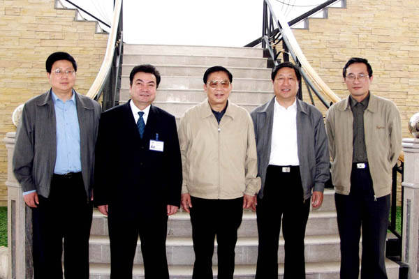 中宣部副部長王太華視察中德機(jī)床 中宣部副部長王太華視察中德機(jī)床