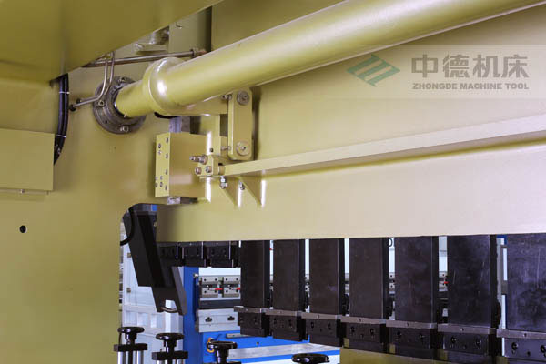 ZDPK-10032配有中德公司最新型扭軸同步裝置，強(qiáng)度高，能調(diào)節(jié)，專利技術(shù)