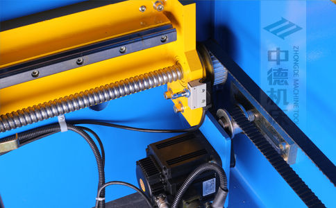 ZDPK-16032X軸配有滾珠絲桿及直線導(dǎo)軌，大功率伺服電機(jī)，鋼絲同步帶，能顯著提升X軸定位精度及速度 (2).jpg